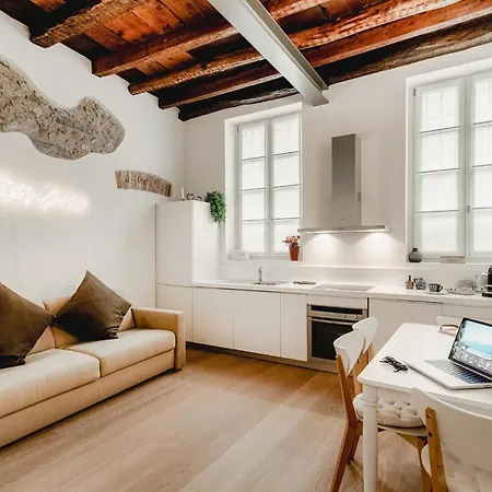 Apartment La Casa Di Carlotta - Urban Retreat In Como